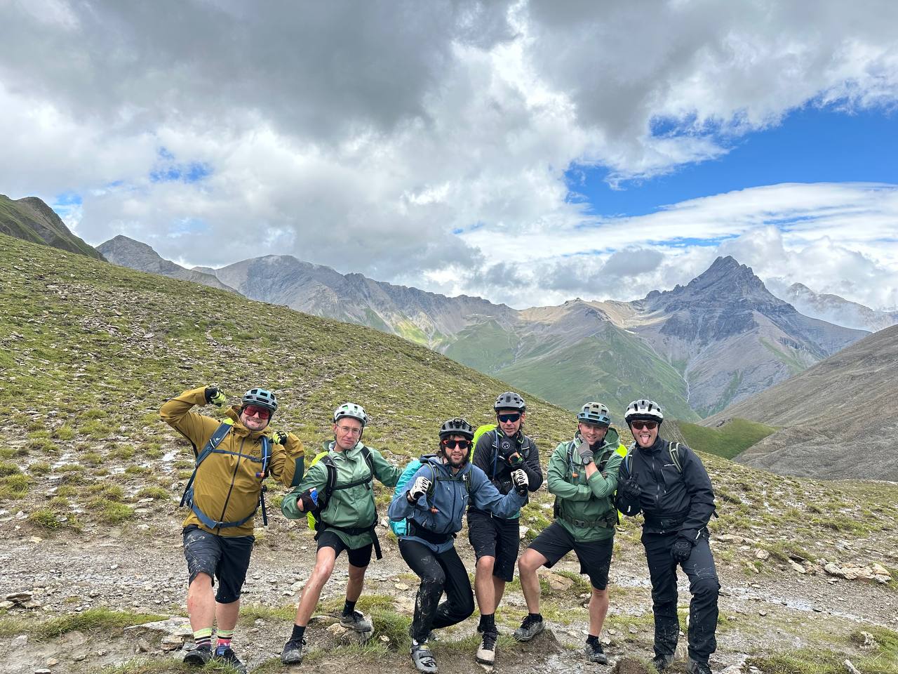 Alpencross Lermoos Comer See mit dem E MTB Fimberpass von mtb-moments.de Michaque Kaiser, Oliver Thum, Joachim Jooss, Mark Saur, Martin Strauß & Klaus Stark 