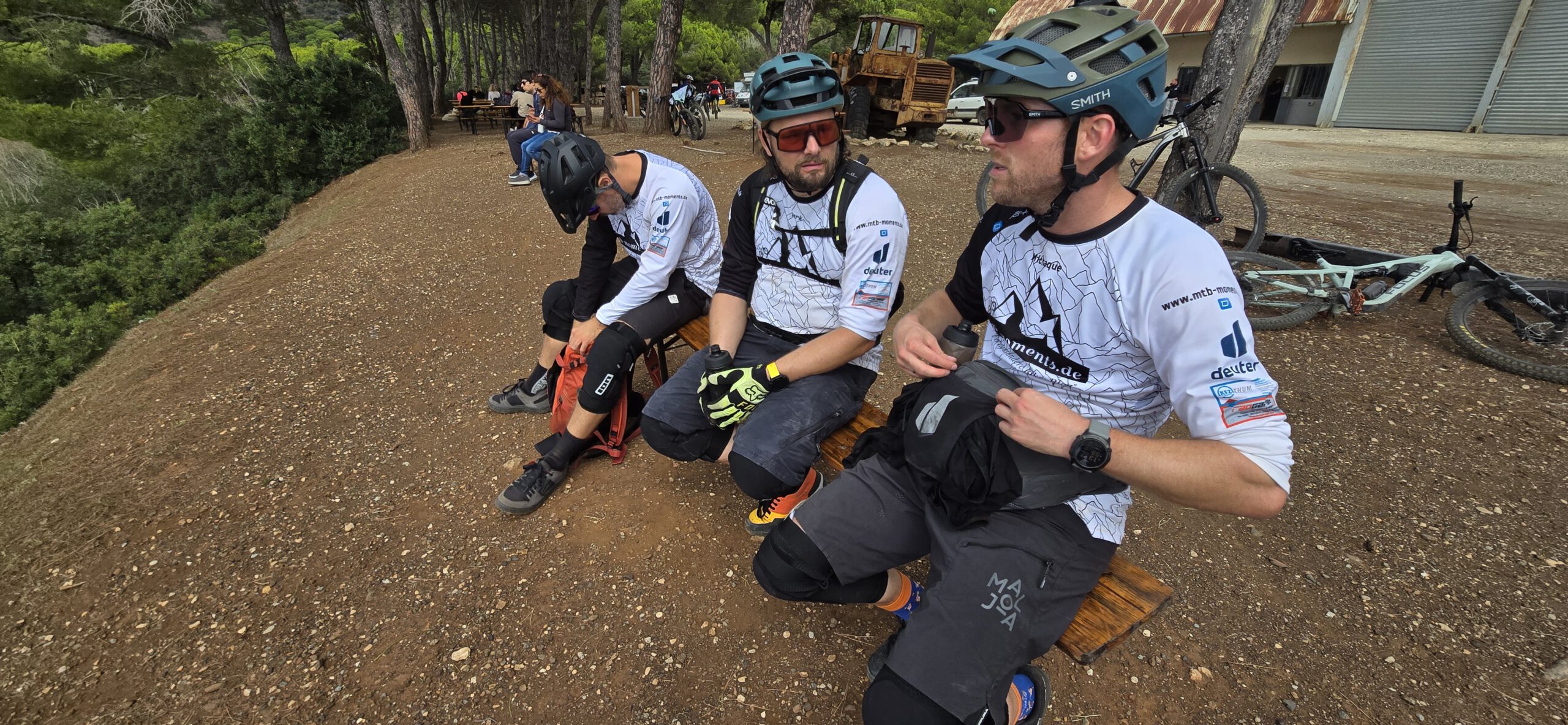 Mountainbike und Segeln auf Elba - 7 Tage Abenteuer Michaque Kaiser, Mark Saur und Tobias Turba von www.mtb-moments.de beim Gespräch